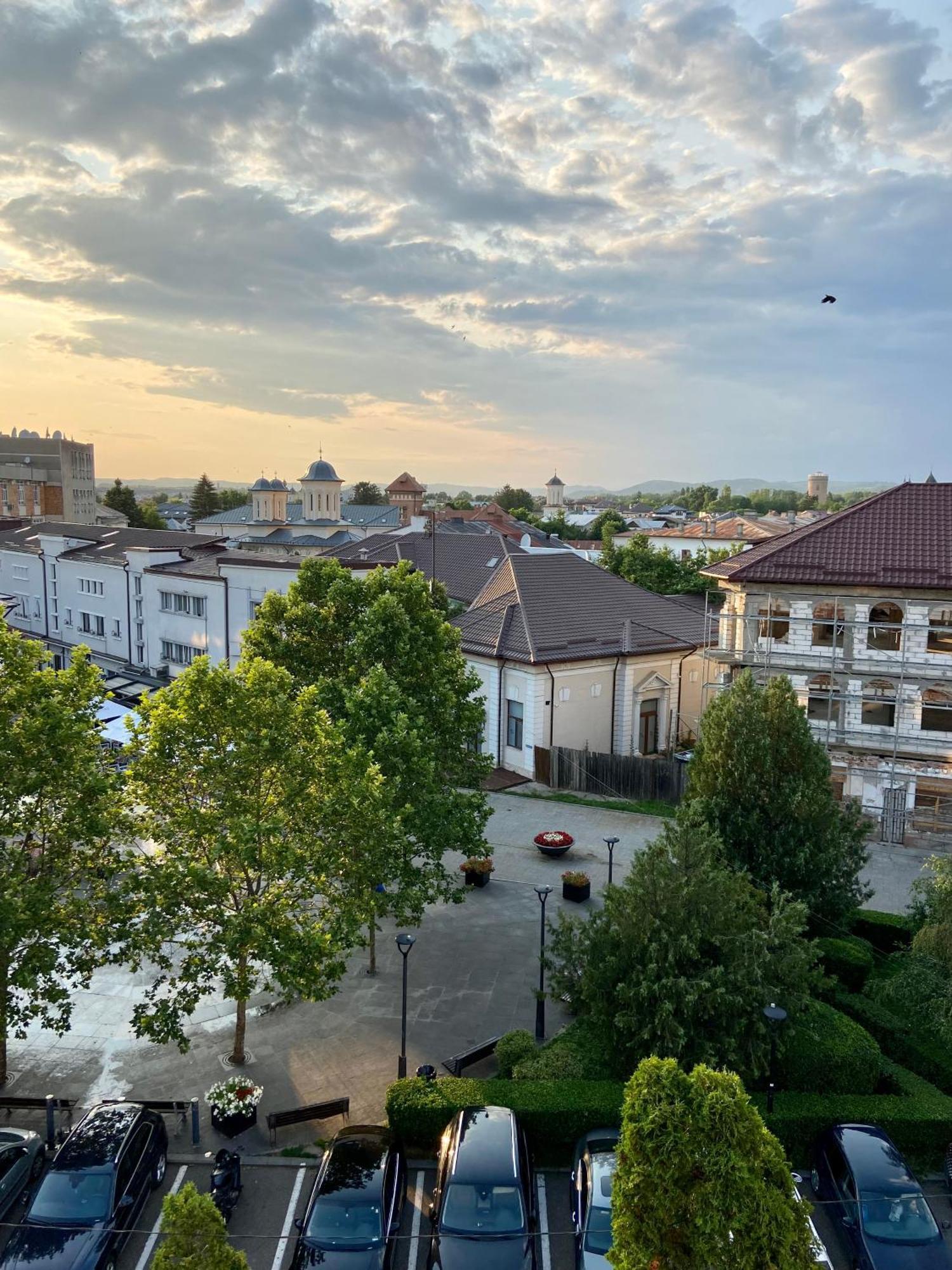 Old Town View- Ultracentral Apartment Targoviste Exterior photo