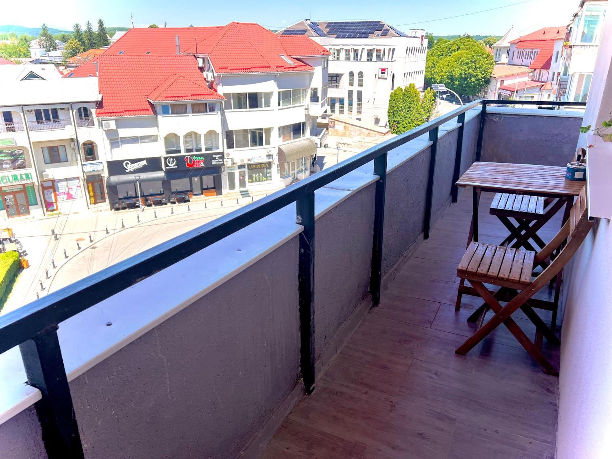 Old Town View- Ultracentral Apartment Targoviste Exterior photo