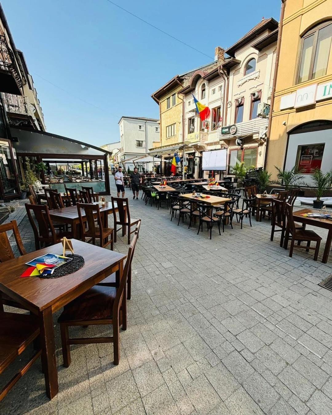 Old Town View- Ultracentral Apartment Targoviste Exterior photo